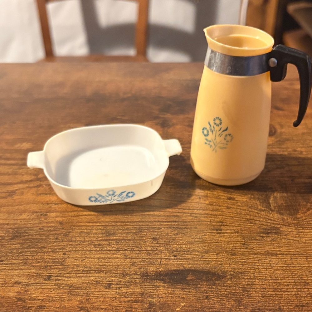 Mini vintage Corning ware items